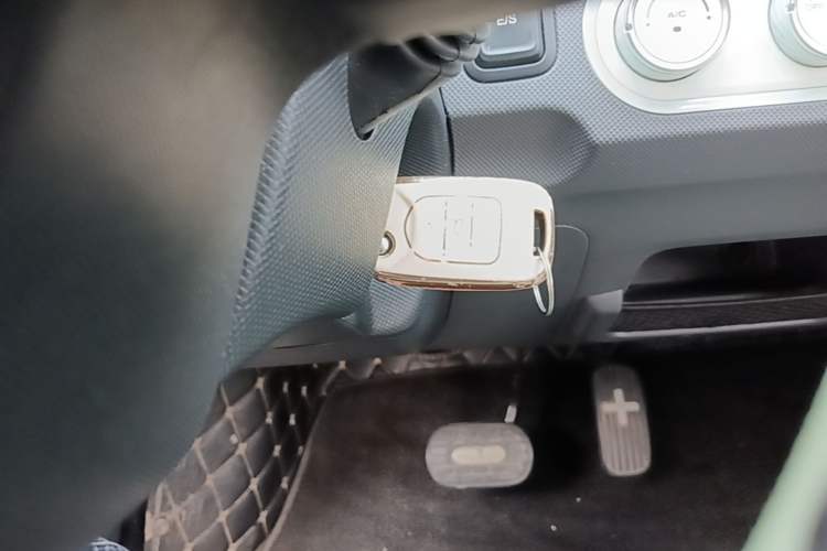 Used Wuling Hongguang MINIEV 2021 Macaron Fashion Model Lithium Iron Phosphate Vehicle Key