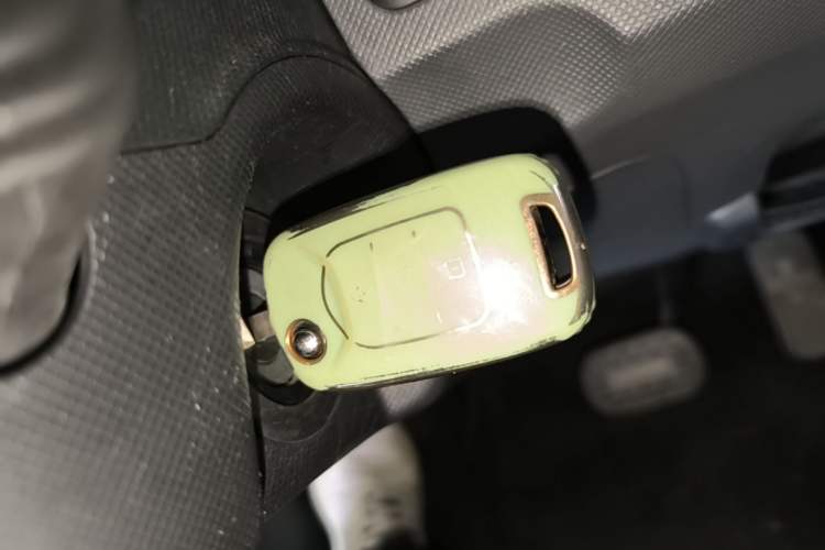 Used Wuling Hongguang MINIEV 2021 Macaron Fashion Model Lithium Iron Phosphate Vehicle Key