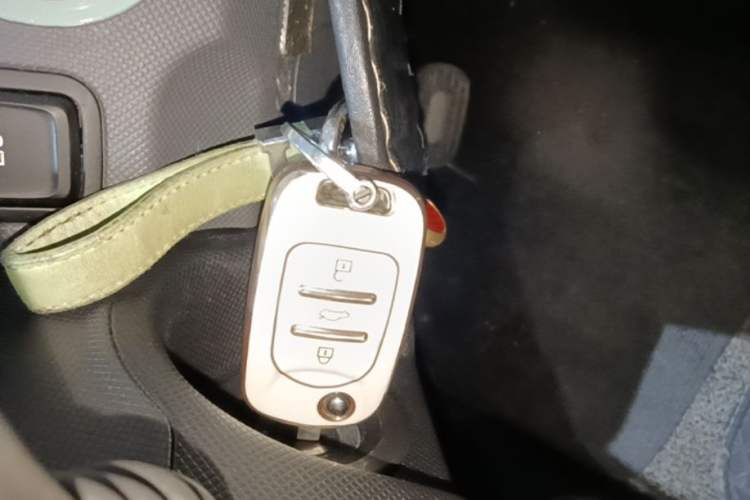 Used Wuling Hongguang MINIEV 2021 Macaron Premium Model – Lithium Iron Phosphate Vehicle Key