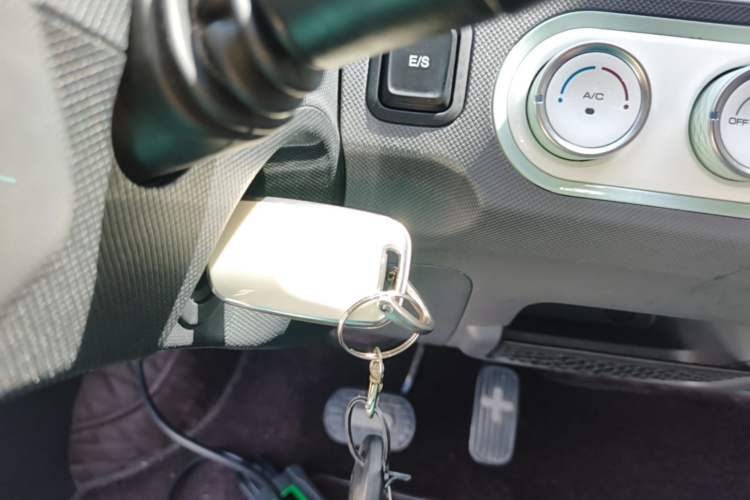 Used Wuling Hongguang MINIEV 2021 Macaron Fashion Model Lithium Iron Phosphate Vehicle Key