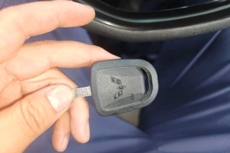 Used Wuling Hongguang MINIEV 2021 Macaron Premium Model – Lithium Iron Phosphate Vehicle Key