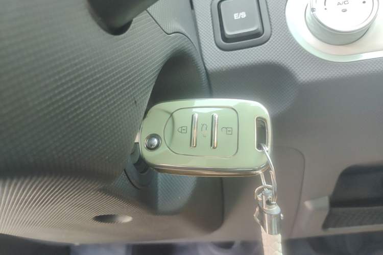 Used Wuling Hongguang MINIEV 2021 Macaron Premium Model – Lithium-NMC Vehicle Key