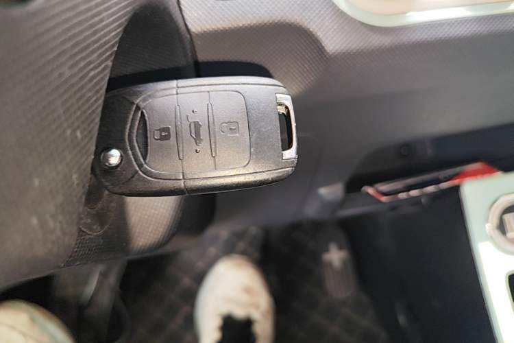 Used Wuling Hongguang MINIEV 2021 Macaron Premium Model – Lithium Iron Phosphate Vehicle Key