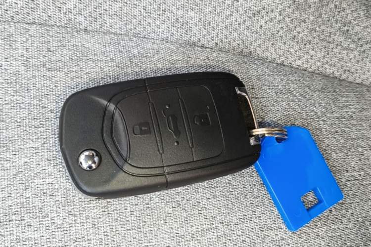 Used Wuling Hongguang MINIEV 2021 Macaron Premium Model – Lithium Iron Phosphate Vehicle Key