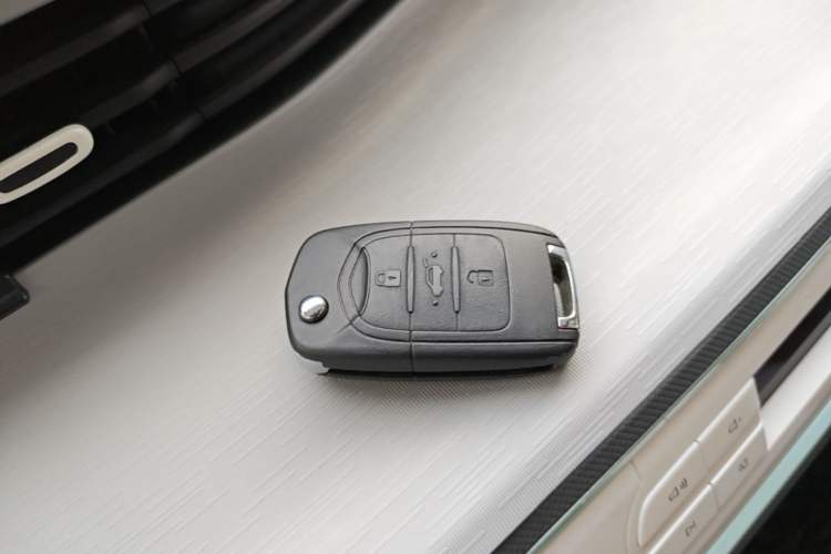 Used Wuling Hongguang MINIEV 2021 Macaron Fashion Model Lithium Iron Phosphate Vehicle Key