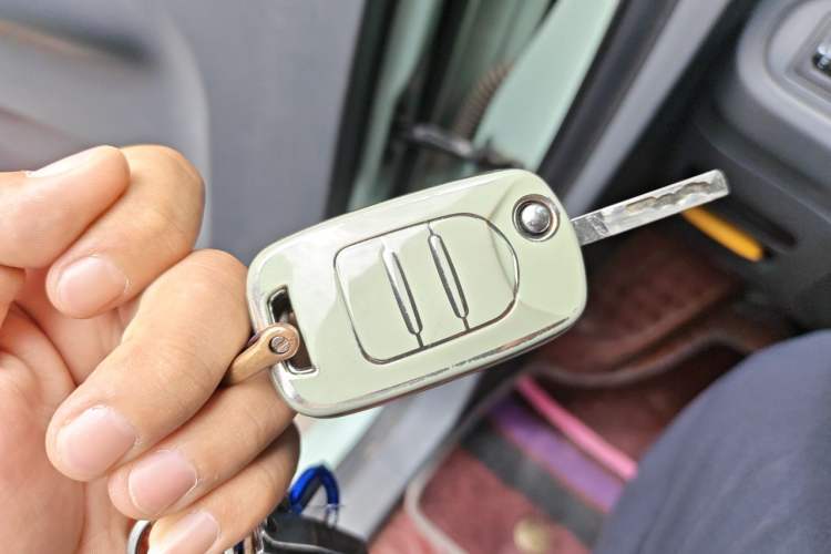 Used Wuling Hongguang MINIEV 2021 Macaron Fashion Edition Lithium-Ion Battery Vehicle Key