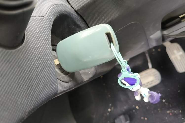 Used Wuling Hongguang MINIEV 2021 Macaron Premium Model – Lithium Iron Phosphate Vehicle Key