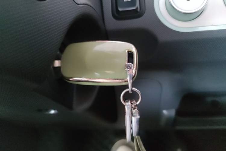 Used Wuling Hongguang MINIEV 2021 Macaron Premium Model – Lithium Iron Phosphate Vehicle Key