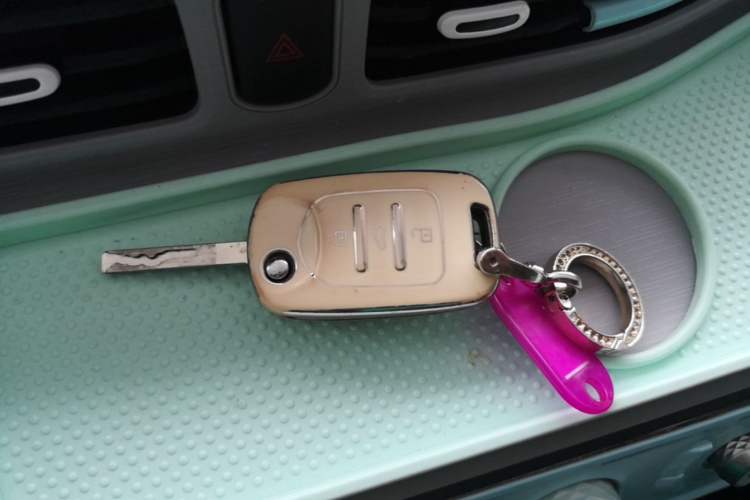 Used Wuling Hongguang MINIEV 2021 Macaron Premium Model – Lithium Iron Phosphate Vehicle Key