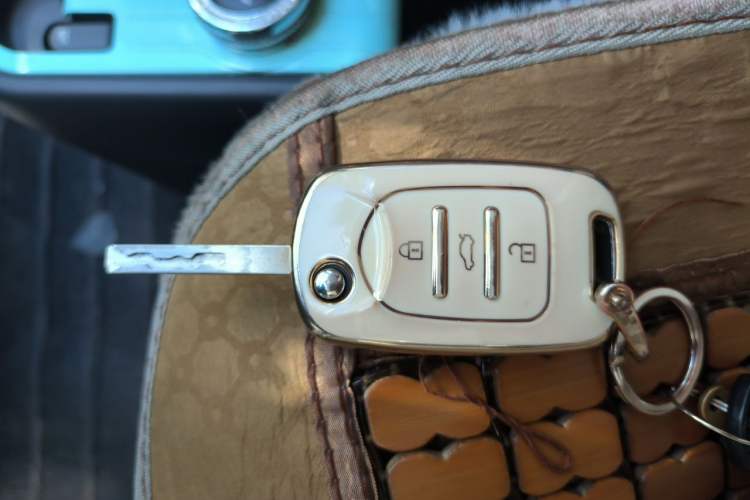 Used Wuling Hongguang MINIEV 2021 Macaron Fashion Model Lithium Iron Phosphate Vehicle Key