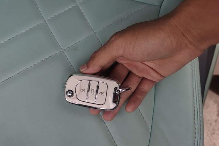 Used Wuling Hongguang MINIEV 2021 Macaron Premium Model – Lithium Iron Phosphate Vehicle Key