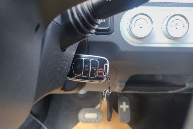 Used Wuling Hongguang MINIEV 2021 Macaron Premium Model – Lithium Iron Phosphate Vehicle Key