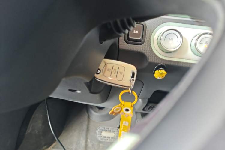 Used Wuling Hongguang MINIEV 2021 Macaron Premium Model – Lithium Iron Phosphate Vehicle Key