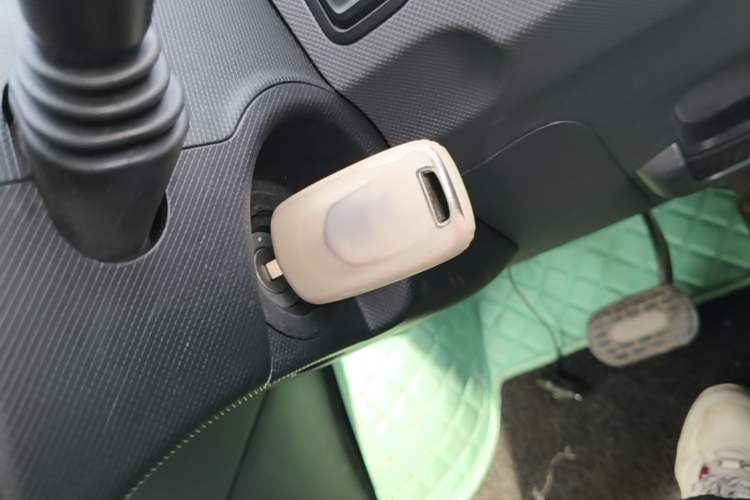 Used Wuling Hongguang MINIEV 2021 Macaron Premium Model – Lithium Iron Phosphate Vehicle Key