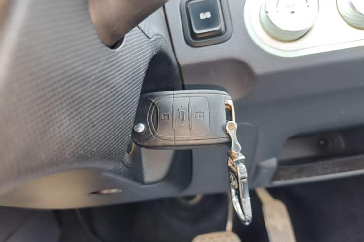 Used Wuling Hongguang MINIEV 2021 Macaron Fashion Model Lithium Iron Phosphate Vehicle Key