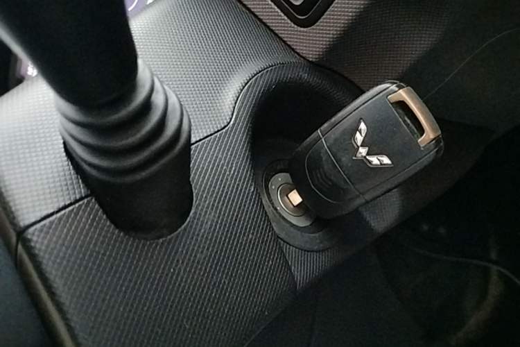 Used Wuling Hongguang MINIEV 2021 Macaron Premium Model – Lithium Iron Phosphate Vehicle Key