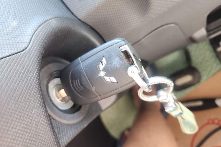 Used Wuling Hongguang MINIEV 2021 Macaron Premium Model – Lithium Iron Phosphate Vehicle Key