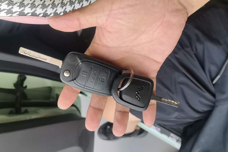 Used Wuling Hongguang MINIEV 2021 Macaron Premium Model – Lithium Iron Phosphate Vehicle Key