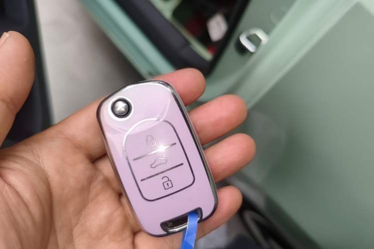Used Wuling Hongguang MINIEV 2021 Macaron Premium Model – Lithium Iron Phosphate Vehicle Key