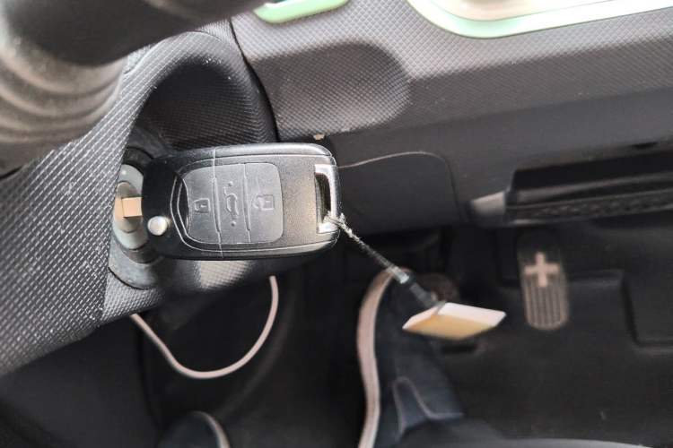 Used Wuling Hongguang MINIEV 2021 Macaron Fashion Edition Lithium-Ion Battery Vehicle Key
