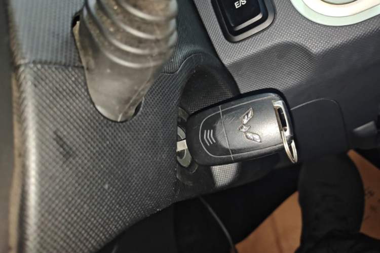 Used Wuling Hongguang MINIEV 2021 Macaron Premium Model – Lithium Iron Phosphate Vehicle Key