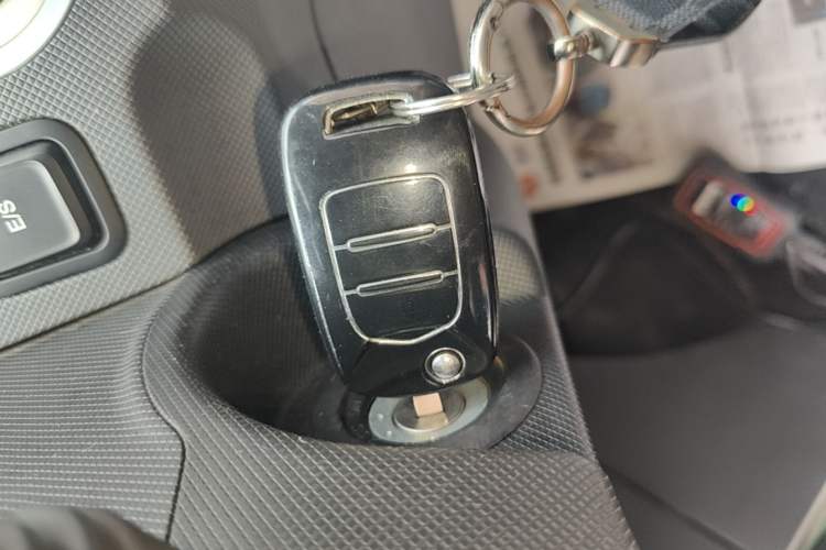 Used Wuling Hongguang MINIEV 2021 Macaron Fashion Model Lithium Iron Phosphate Vehicle Key