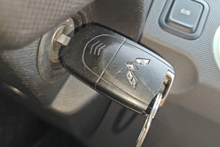 Used Wuling Hongguang MINIEV 2021 Macaron Premium Model – Lithium Iron Phosphate Vehicle Key