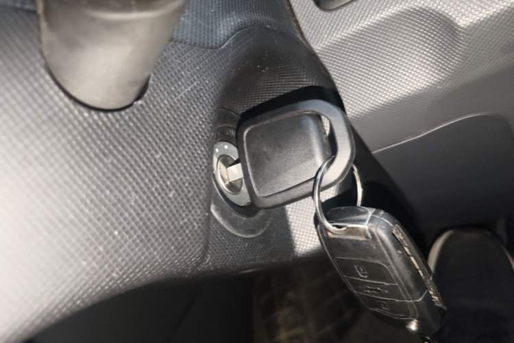Used Wuling Hongguang MINIEV 2021 Macaron Fashion Model Lithium Iron Phosphate Vehicle Key