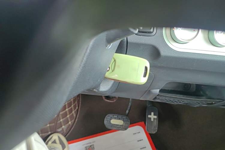 Used Wuling Hongguang MINIEV 2021 Macaron Fashion Edition Lithium-Ion Battery Vehicle Key