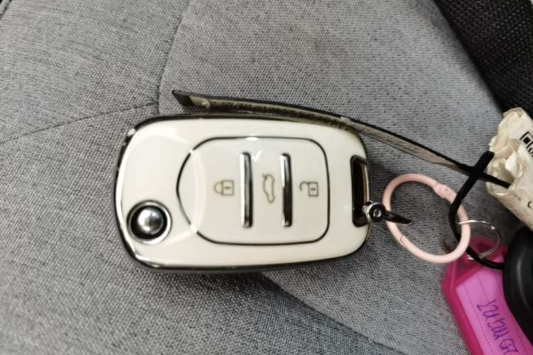 Used Wuling Hongguang MINIEV 2021 Macaron Fashion Model Lithium Iron Phosphate Vehicle Key