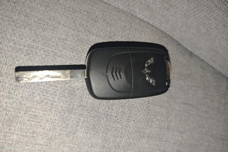 Used Wuling Hongguang MINIEV 2021 Macaron Premium Model – Lithium Iron Phosphate Vehicle Key