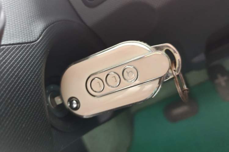 Used Wuling Hongguang MINIEV 2021 Macaron Premium Model – Lithium Iron Phosphate Vehicle Key