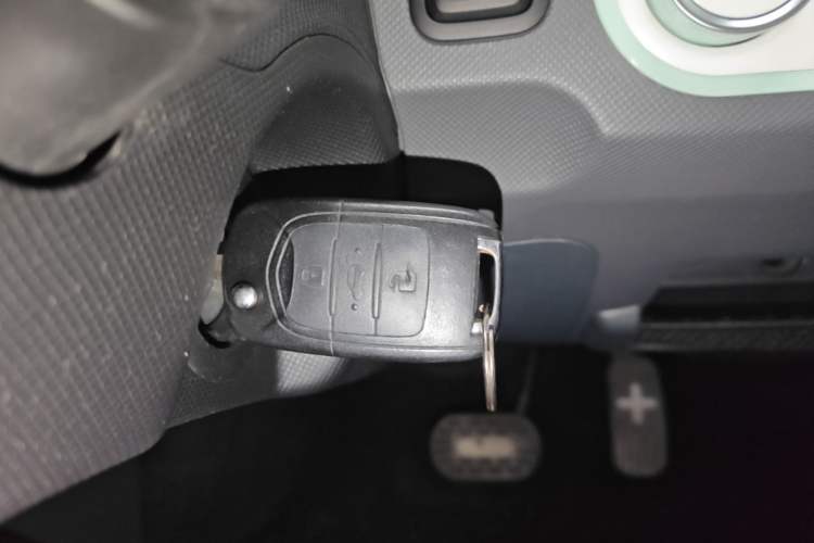 Used Wuling Hongguang MINIEV 2021 Macaron Premium Model – Lithium Iron Phosphate Vehicle Key
