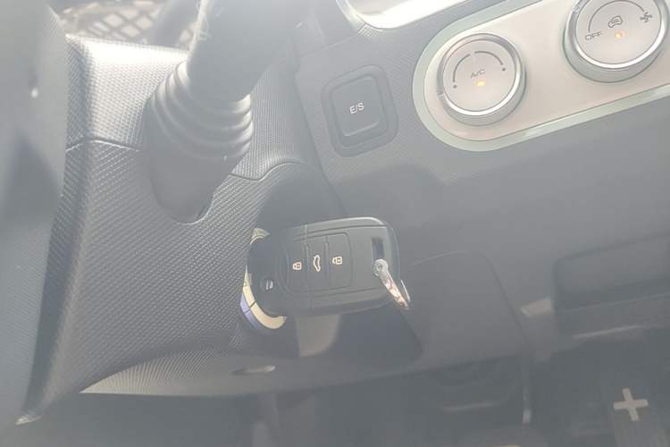 Used Wuling Hongguang MINIEV 2021 Macaron Premium Model – Lithium-NMC Vehicle Key