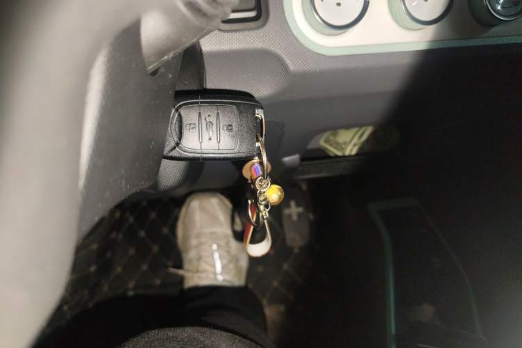 Used Wuling Hongguang MINIEV 2021 Macaron Fashion Model Lithium Iron Phosphate Vehicle Key