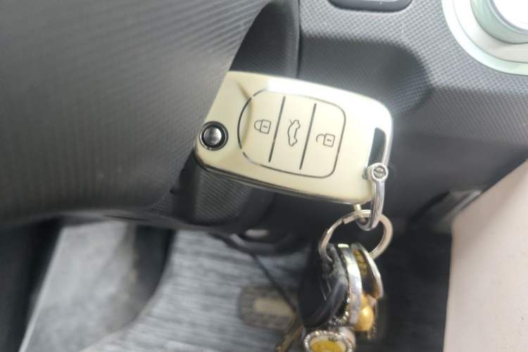 Used Wuling Hongguang MINIEV 2021 Macaron Fashion Model Lithium Iron Phosphate Vehicle Key
