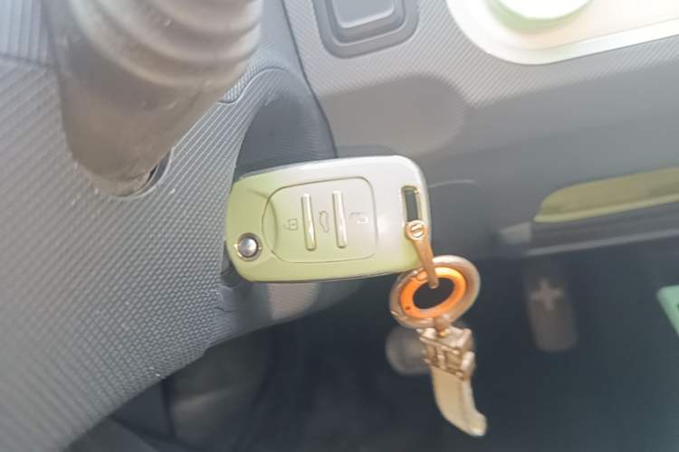 Used Wuling Hongguang MINIEV 2021 Macaron Fashion Edition Lithium-Ion Battery Vehicle Key