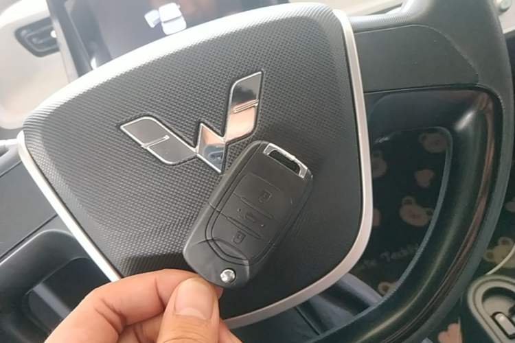 Used Wuling Hongguang MINIEV 2021 Macaron Premium Model – Lithium Iron Phosphate Vehicle Key