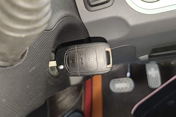Used Wuling Hongguang MINIEV 2021 Macaron Fashion Edition Lithium-Ion Battery Vehicle Key