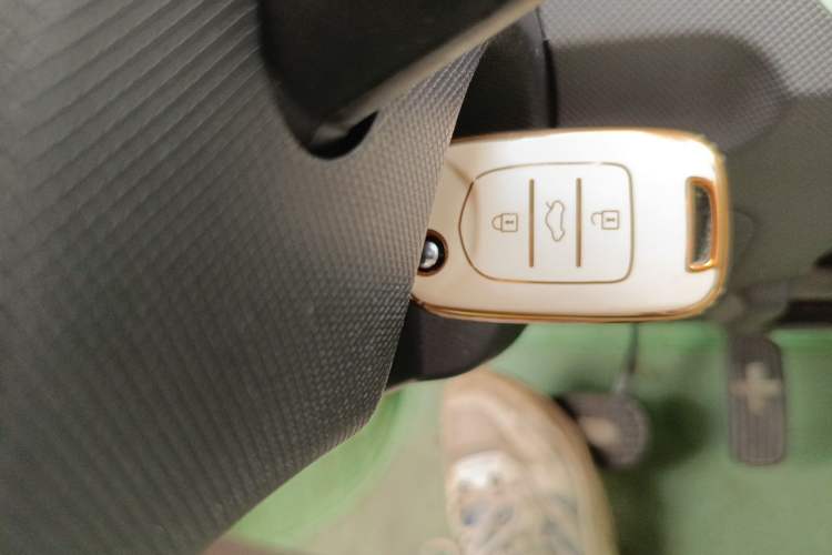 Used Wuling Hongguang MINIEV 2021 Macaron Fashion Edition Lithium-Ion Battery Vehicle Key