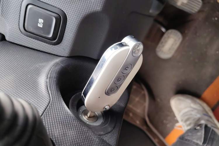 Used Wuling Hongguang MINIEV 2021 Macaron Premium Model – Lithium Iron Phosphate Vehicle Key