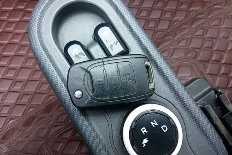 Used Wuling Hongguang MINIEV 2021 Macaron Fashion Model Lithium Iron Phosphate Vehicle Key