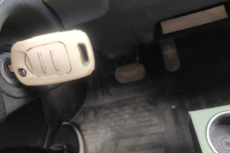 Used Wuling Hongguang MINIEV 2021 Macaron Fashion Model Lithium Iron Phosphate Vehicle Key