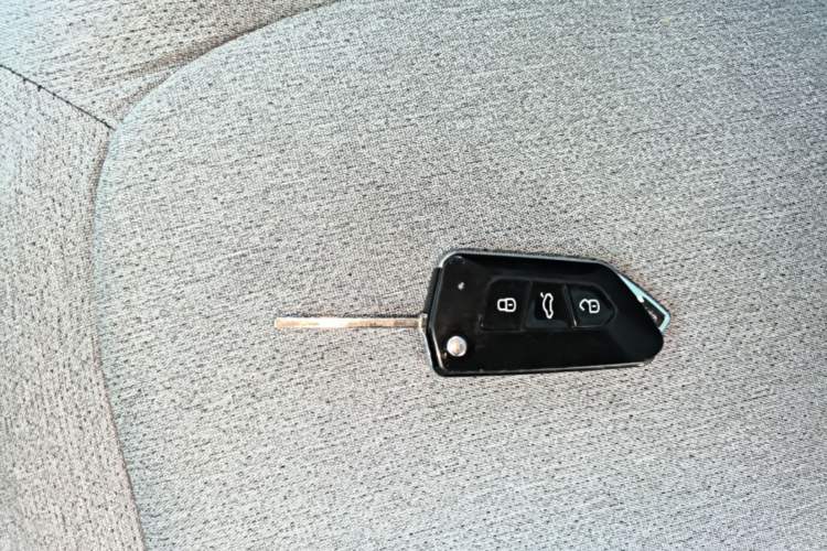 Used Wuling Hongguang MINIEV 2021 Macaron Premium Model – Lithium Iron Phosphate Vehicle Key