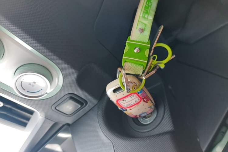 Used Wuling Hongguang MINIEV 2021 Macaron Premium Model – Lithium Iron Phosphate Vehicle Key