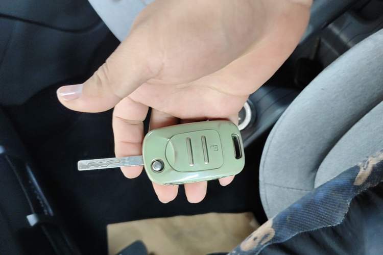 Used Wuling Hongguang MINIEV 2021 Macaron Fashion Model Lithium Iron Phosphate Vehicle Key