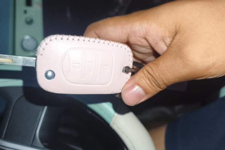 Used Wuling Hongguang MINIEV 2021 Macaron Premium Model – Lithium Iron Phosphate Vehicle Key