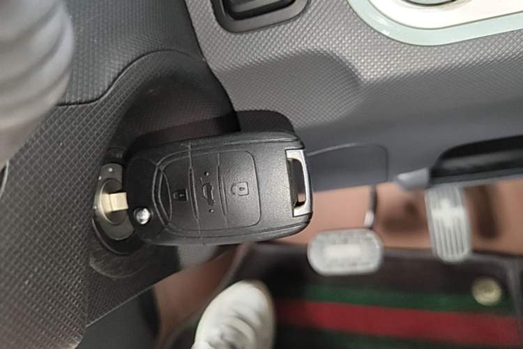Used Wuling Hongguang MINIEV 2021 Macaron Fashion Model Lithium Iron Phosphate Vehicle Key