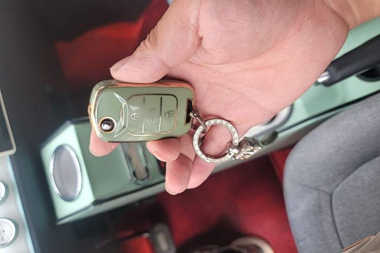 Used Wuling Hongguang MINIEV 2021 Macaron Premium Model – Lithium Iron Phosphate Vehicle Key