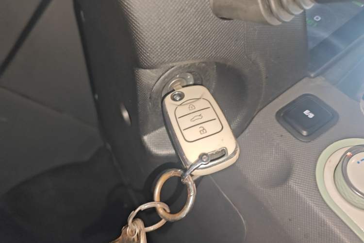 Used Wuling Hongguang MINIEV 2021 Macaron Premium Model – Lithium Iron Phosphate Vehicle Key
